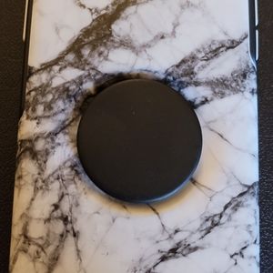 Otter popsocket case I phone 11 (black&white)